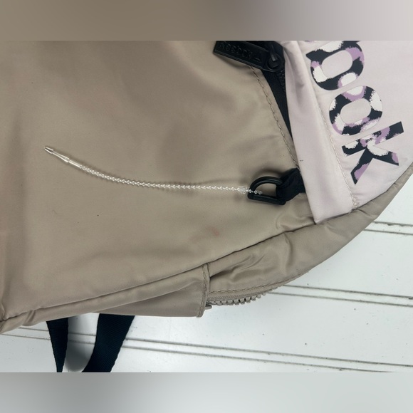 Reebok Beige & Pink Logo Backpack – Adjustable Straps, Casual Everyday Bag - Picture 9 of 12